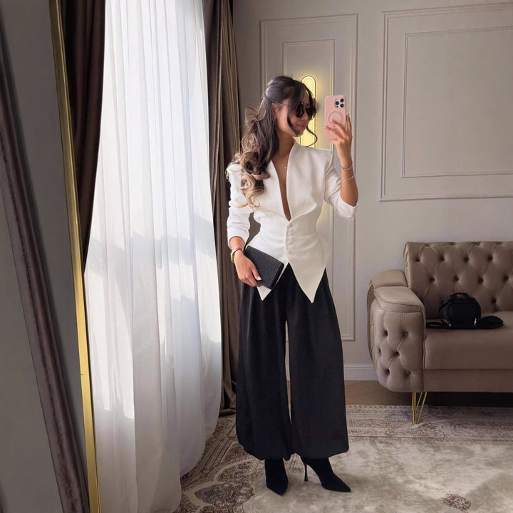 Kvinnors elegant figursydd kavaj med djup V-ringning Mirla-Eva Jonsson
