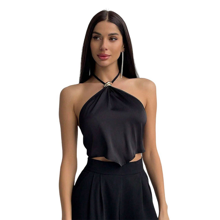 Kvinnors elegant halterneck-top med blänkande tyg och dekorativ knut Mirla-Eva Jonsson