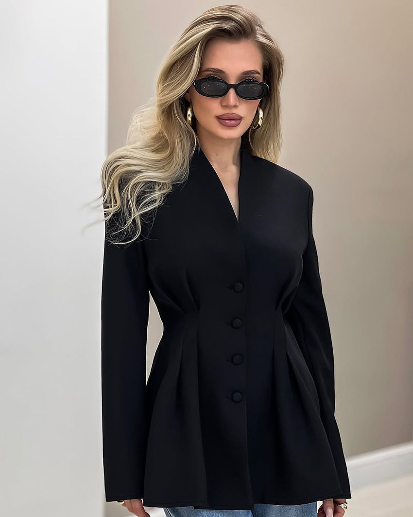 Kvinnors elegant jacka med figursydd passform och knappdetaljer Mirla-Eva Jonsson