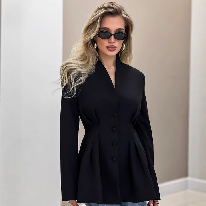Kvinnors elegant jacka med figursydd passform och knappdetaljer Mirla-Eva Jonsson