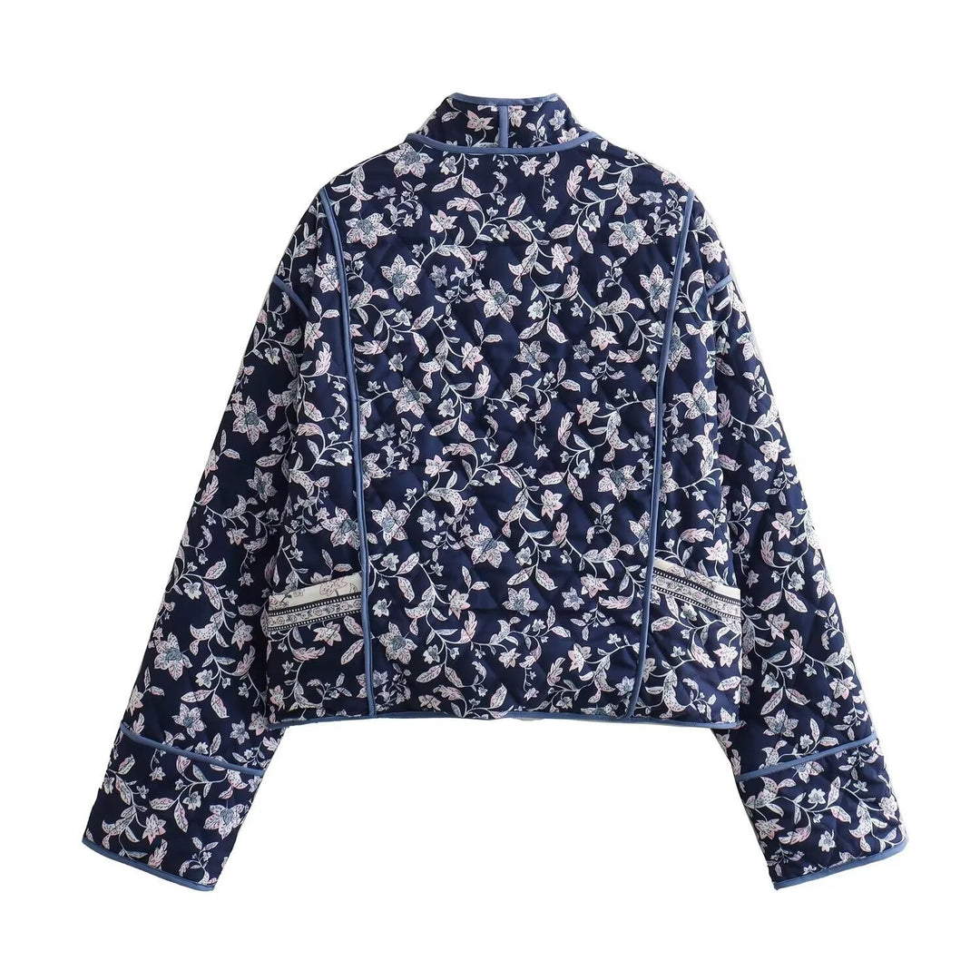 Kvinnors elegant kimono jacka i blommönster med detaljälskande accenter Mirla-Eva Jonsson