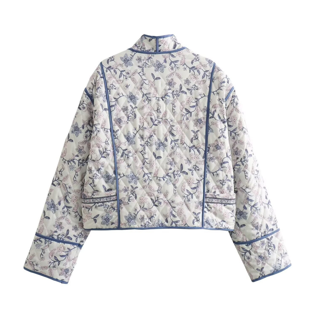 Kvinnors elegant kimono jacka i blommönster med detaljälskande accenter Mirla-Eva Jonsson
