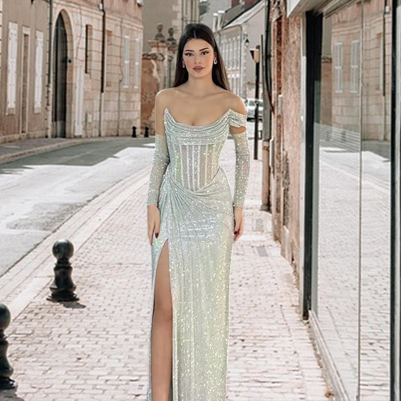 Kvinnors elegant kvällsklänning med glittrande smycke detaljer och draperad kjol-Eva Jonsson