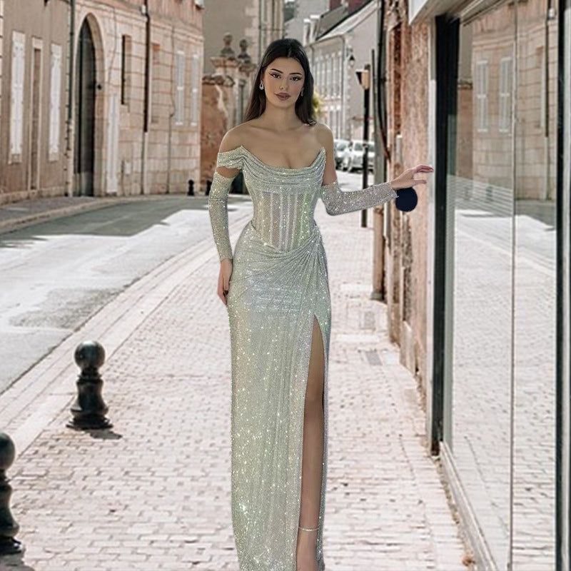 Kvinnors elegant kvällsklänning med glittrande smycke detaljer och draperad kjol-Eva Jonsson