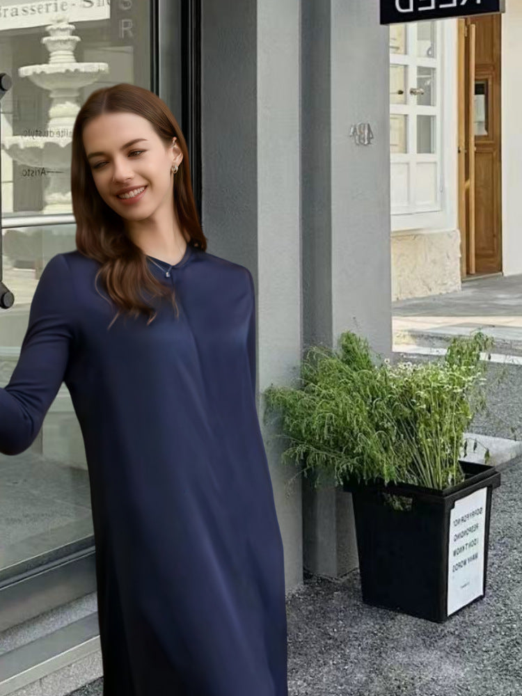 Kvinnors elegant långärmad maxi-klänning med smickrande skärning och tidlös design-Eva Jonsson