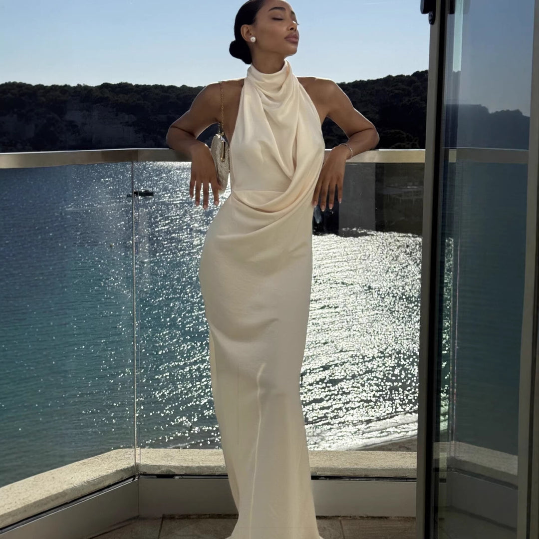 Kvinnors elegant maxi klänning med högkvalitativ draperingsdesign och skimrande tyg-Eva Jonsson