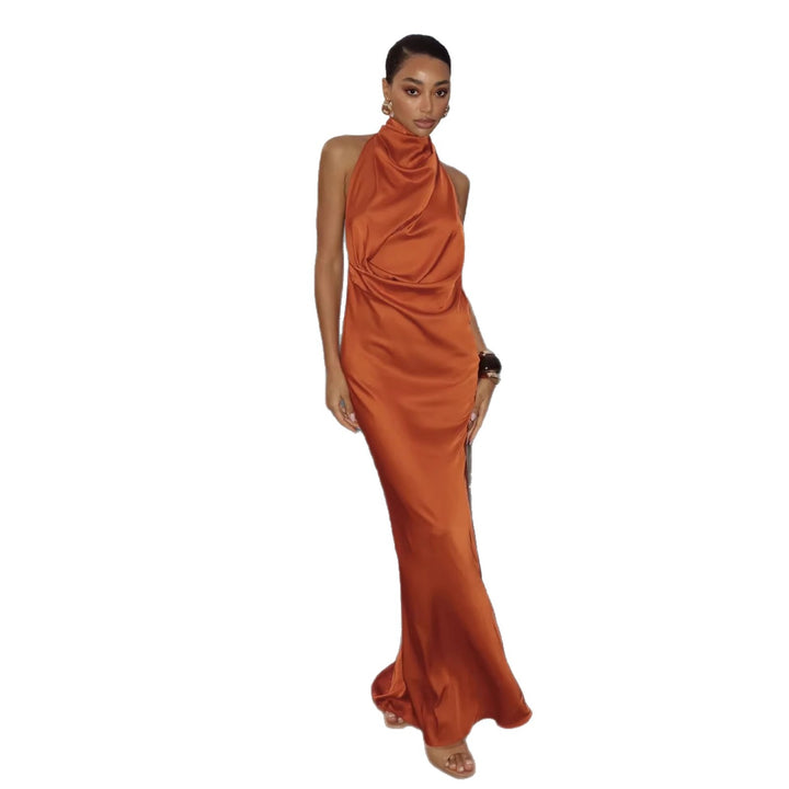 Kvinnors elegant maxi klänning med högkvalitativ draperingsdesign och skimrande tyg-Eva Jonsson