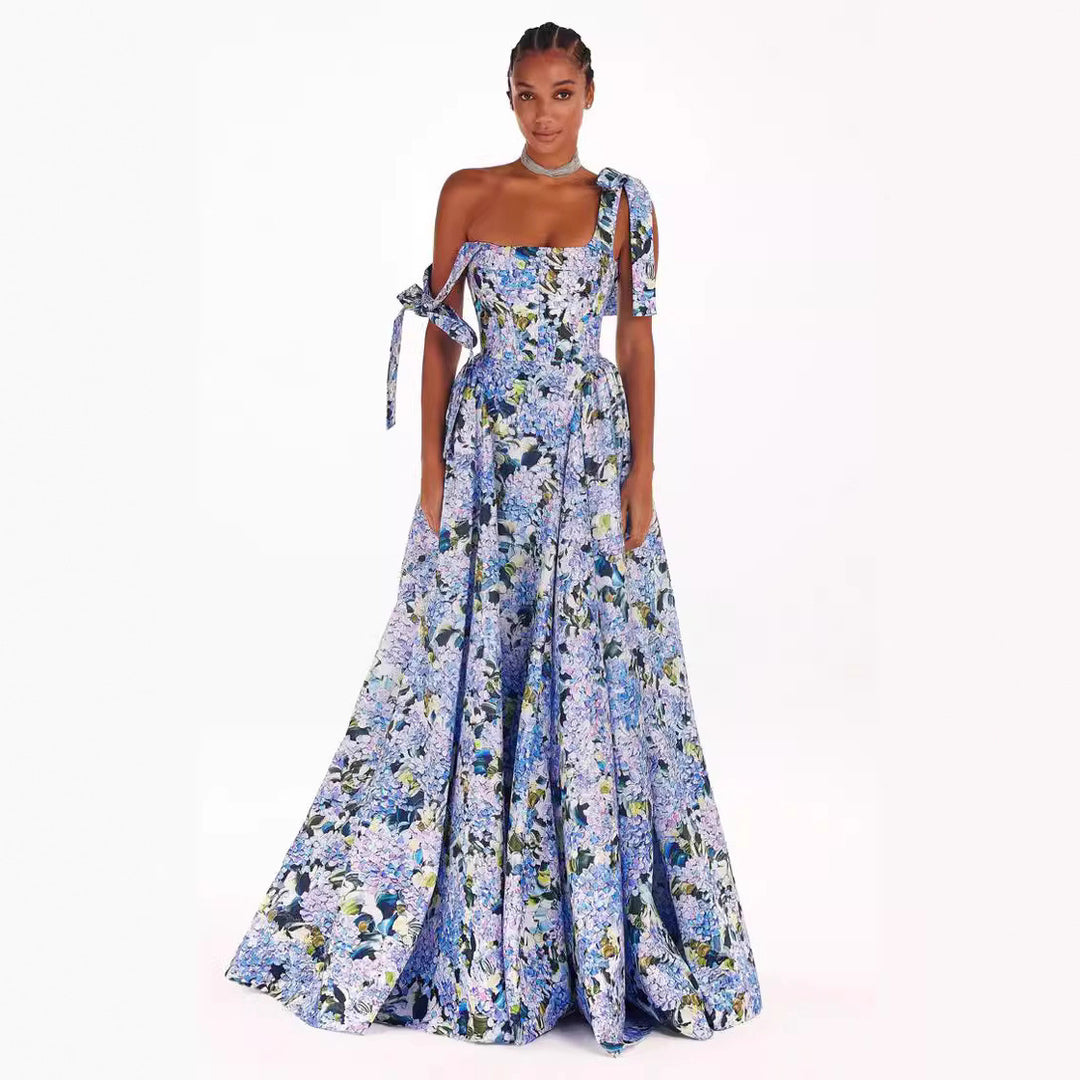 Kvinnors elegant maxi klänning med off-shoulder band och blommönster-Eva Jonsson