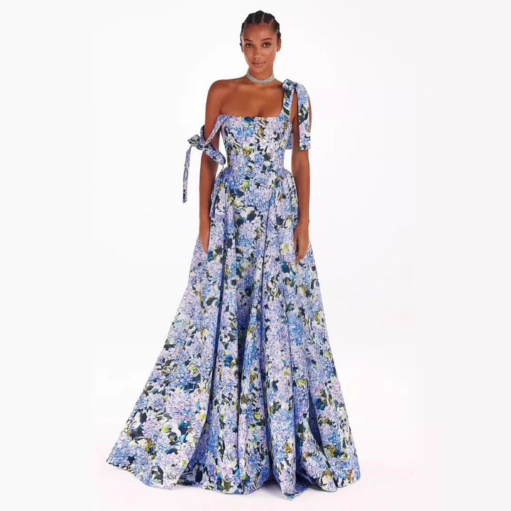 Kvinnors elegant maxi klänning med off-shoulder band och blommönster-Eva Jonsson