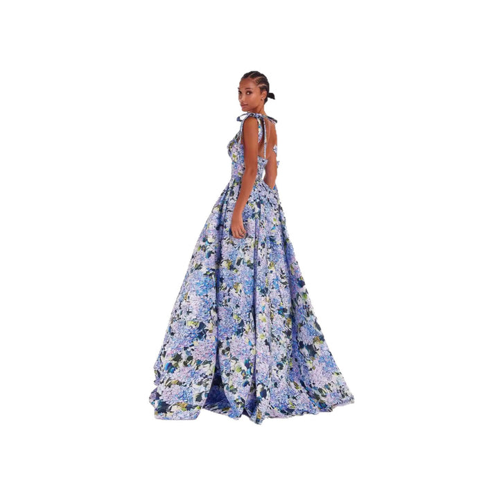 Kvinnors elegant maxi klänning med off-shoulder band och blommönster-Eva Jonsson