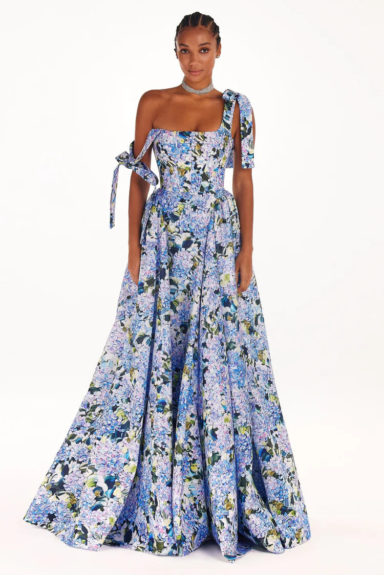 Kvinnors elegant maxi klänning med off-shoulder band och blommönster-Eva Jonsson