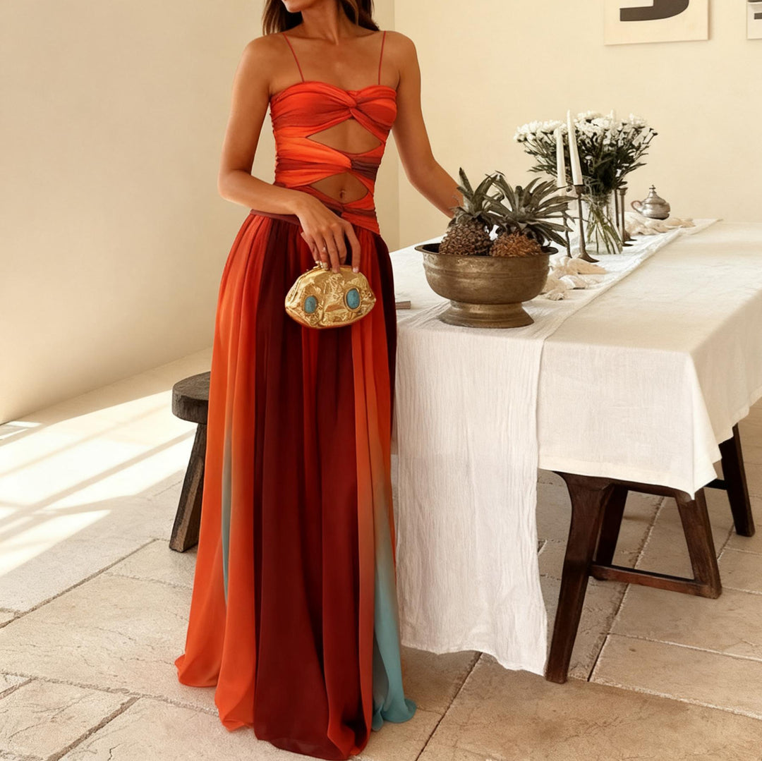 Kvinnors elegant maxi klänning med sofistikerad omslag design och delikat chiffong Mirla-Eva Jonsson