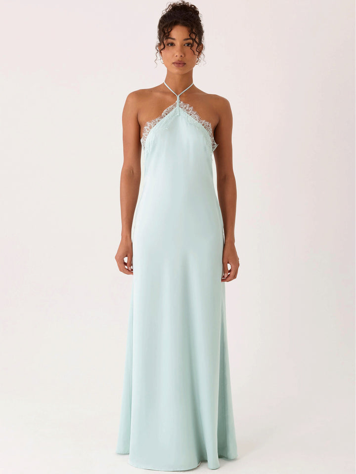 Kvinnors elegant maxi klänning med sofistikerad spets bustier och flödande tyg-Eva Jonsson