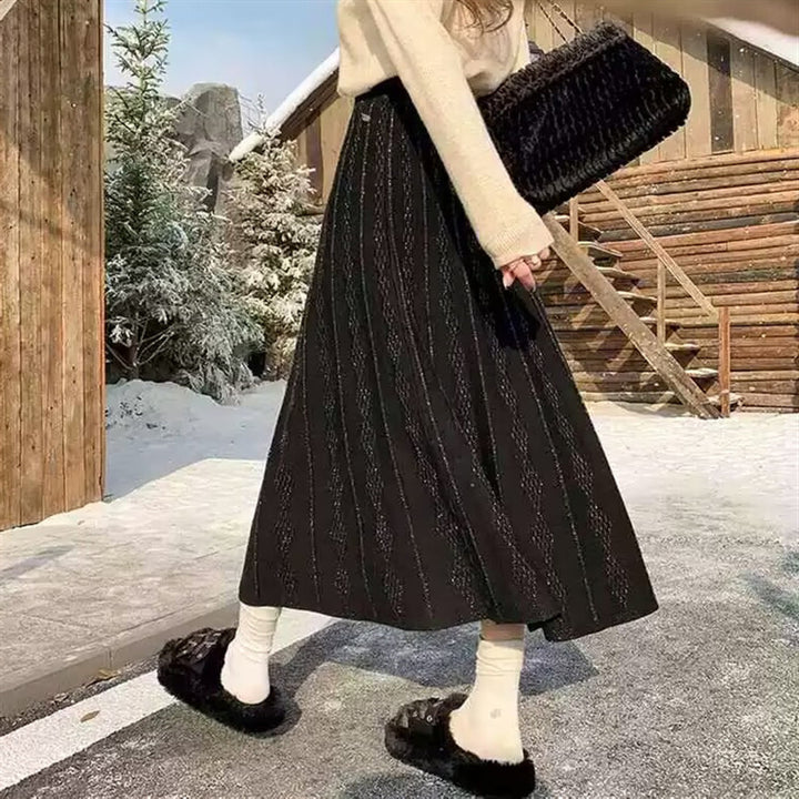 Kvinnors elegant maxikjol med fin texturmönster Mirla-Eva Jonsson