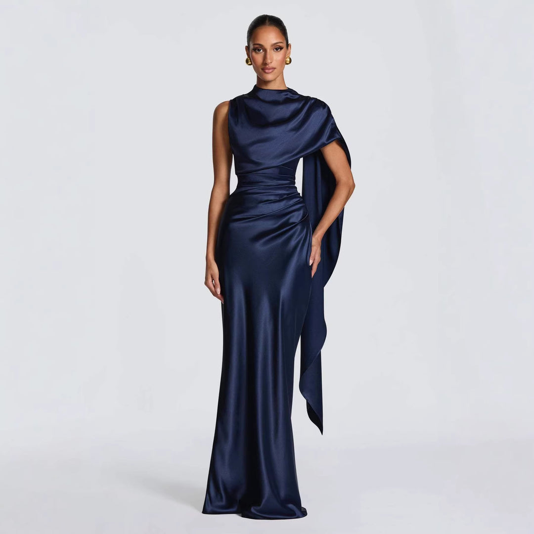 Kvinnors elegant maxiklänning med asymmetrisk topp och flödande satin-Eva Jonsson