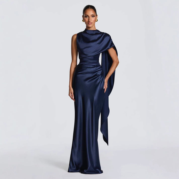 Kvinnors elegant maxiklänning med asymmetrisk topp och flödande satin-Eva Jonsson