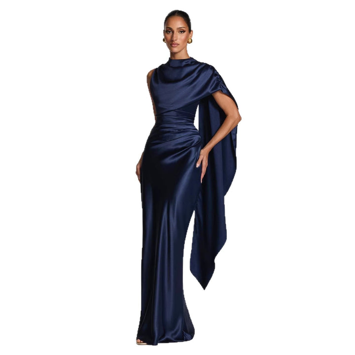 Kvinnors elegant maxiklänning med asymmetrisk topp och flödande satin-Eva Jonsson