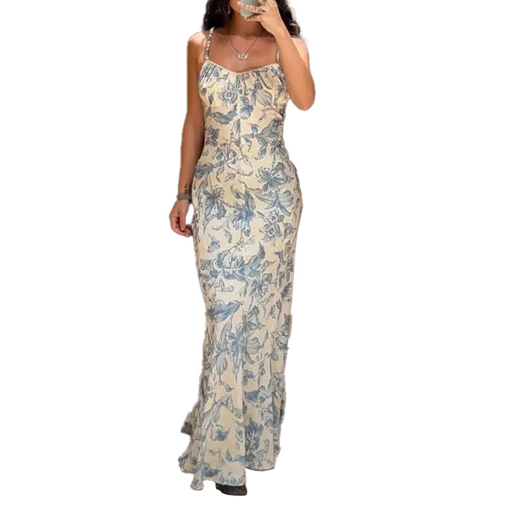 Kvinnors elegant maxiklänning med blommönster och smala axelband Mirla-Eva Jonsson