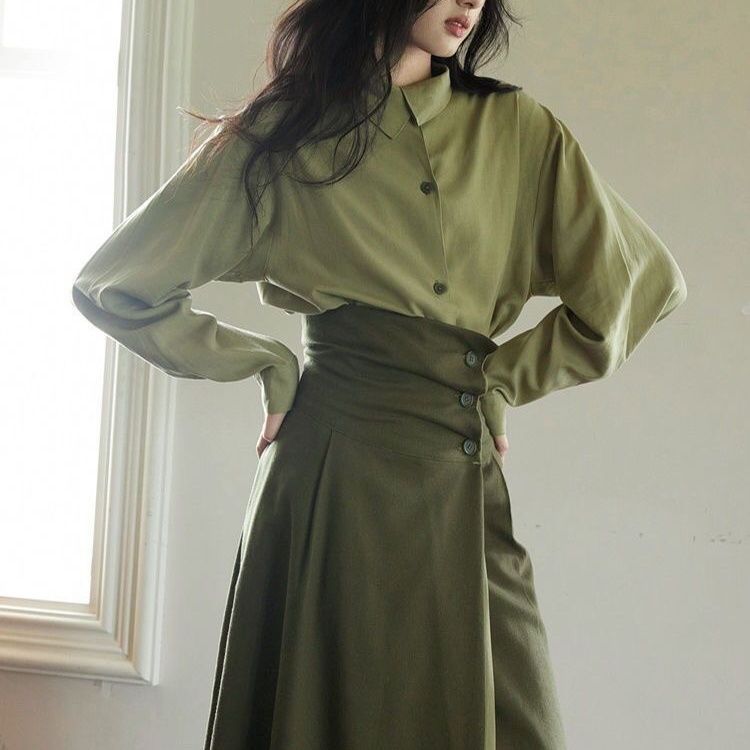 Kvinnors elegant och modern maxiskirt med kupcut Mirla-Eva Jonsson
