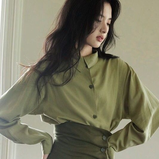 Kvinnors elegant och modern maxiskirt med kupcut Mirla-Eva Jonsson