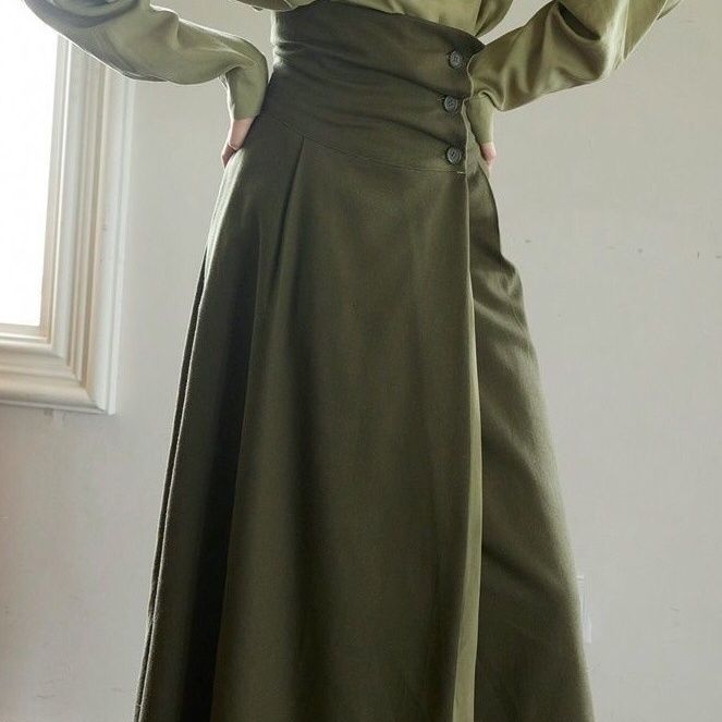 Kvinnors elegant och modern maxiskirt med kupcut Mirla-Eva Jonsson