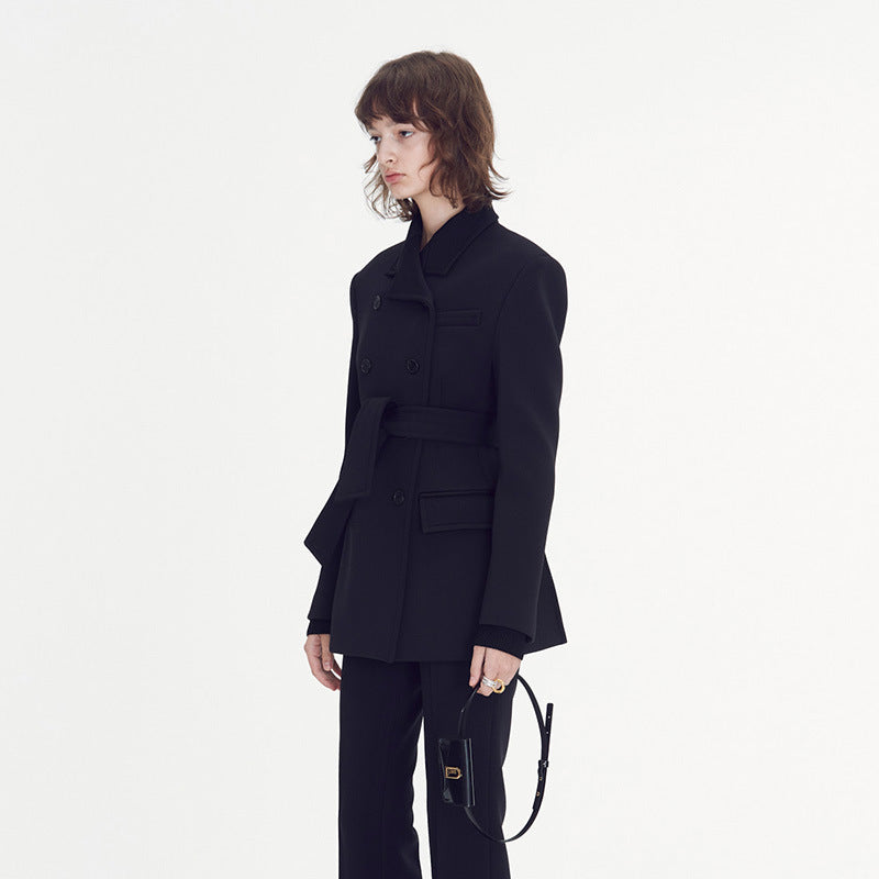 Kvinnors elegant och skräddarsydd blazer med dubbel knapprad Mirla-Eva Jonsson