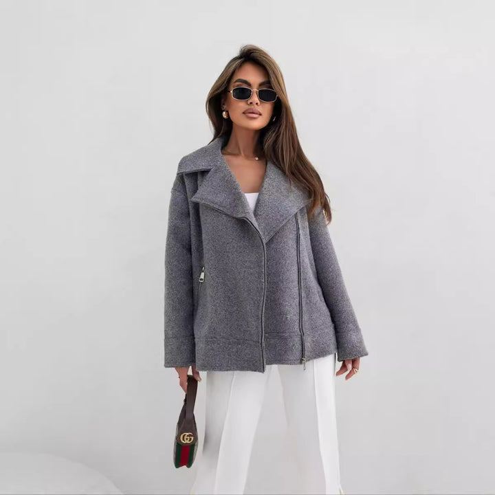 Kvinnors elegant och varm ulljacka med asymmetrisk dragkedja Mirla-Eva Jonsson