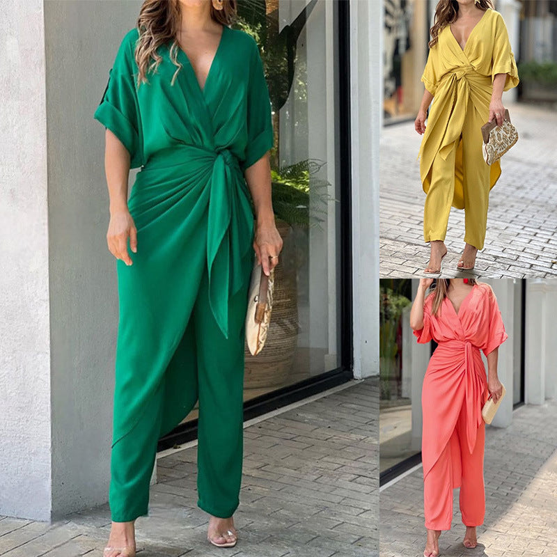 Kvinnors elegant omslag jumpsuit med avslappnad design och midjedefinition Mirla-Eva Jonsson