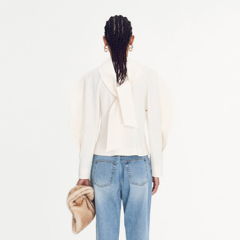 Kvinnors elegant oversize-jacka med hög krage och moderna detaljer Mirla-Eva Jonsson