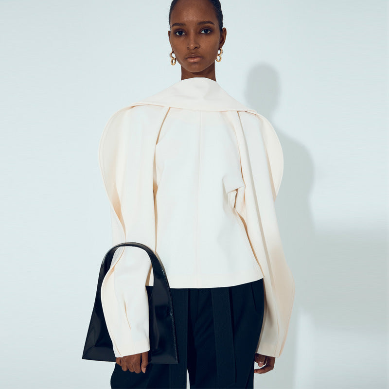 Kvinnors elegant oversize-jacka med hög krage och moderna detaljer Mirla-Eva Jonsson