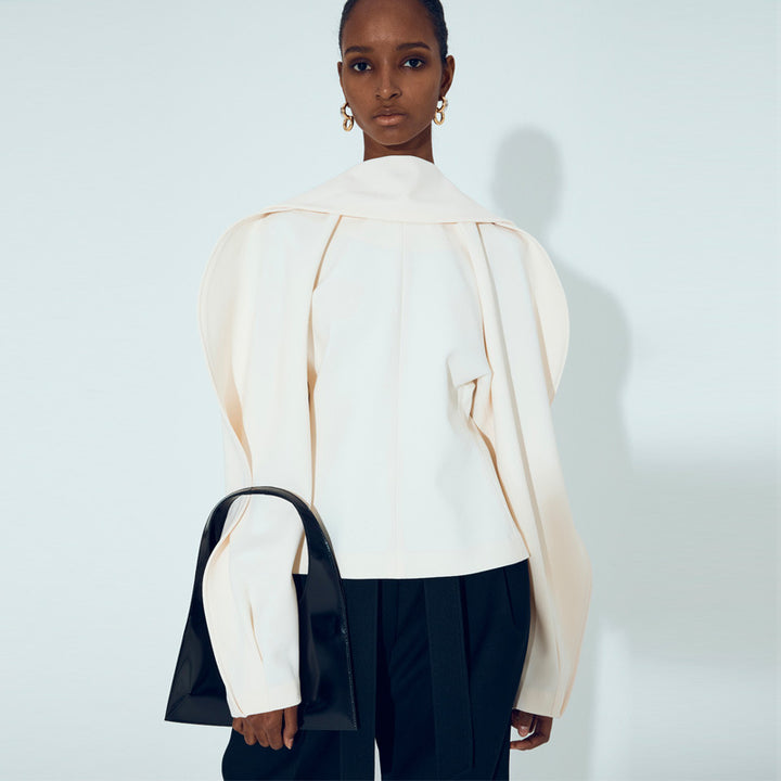Kvinnors elegant oversize-jacka med hög krage och moderna detaljer Mirla-Eva Jonsson