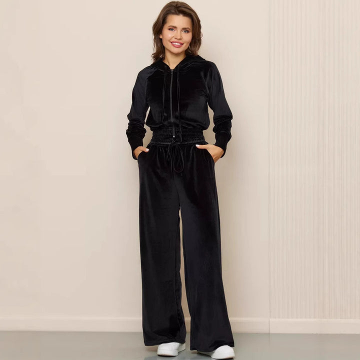 Kvinnors elegant sammets hoodie-dräkt med hög midja och vida byxor Mirla-Eva Jonsson