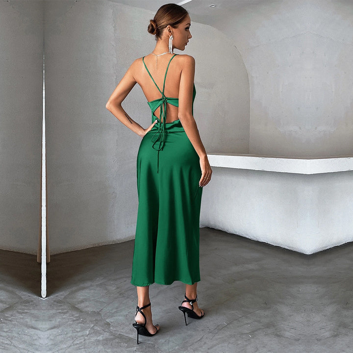 Kvinnors elegant satin maxiklänning med spagettiremmar och flödande snitt Mirla-Eva Jonsson