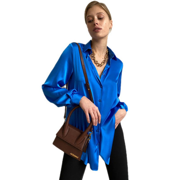 Kvinnors elegant satinblus med djup V-hals Mirla-Eva Jonsson