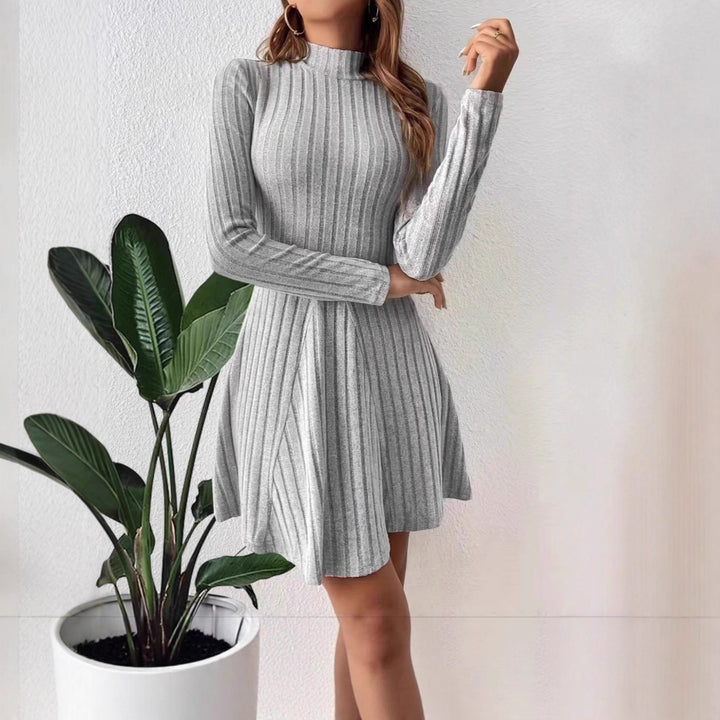 Kvinnors elegant skräddarsydda ribbad klänning Mirla-Eva Jonsson