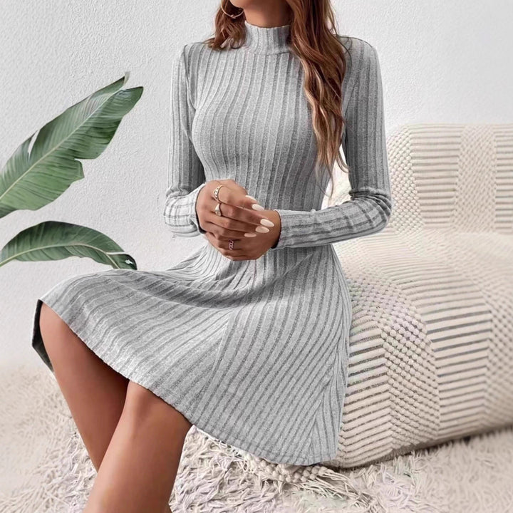 Kvinnors elegant skräddarsydda ribbad klänning Mirla-Eva Jonsson