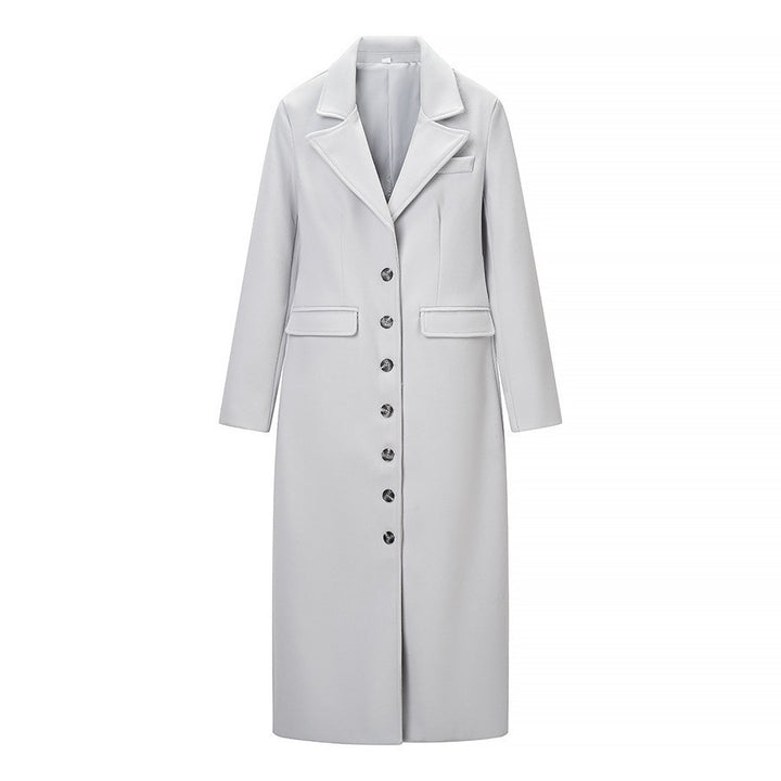 Kvinnors elegant trench coat i minimalistisk design med praktiska fickor Mirla-Eva Jonsson