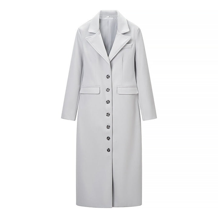 Kvinnors elegant trench coat i minimalistisk design med praktiska fickor Mirla-Eva Jonsson