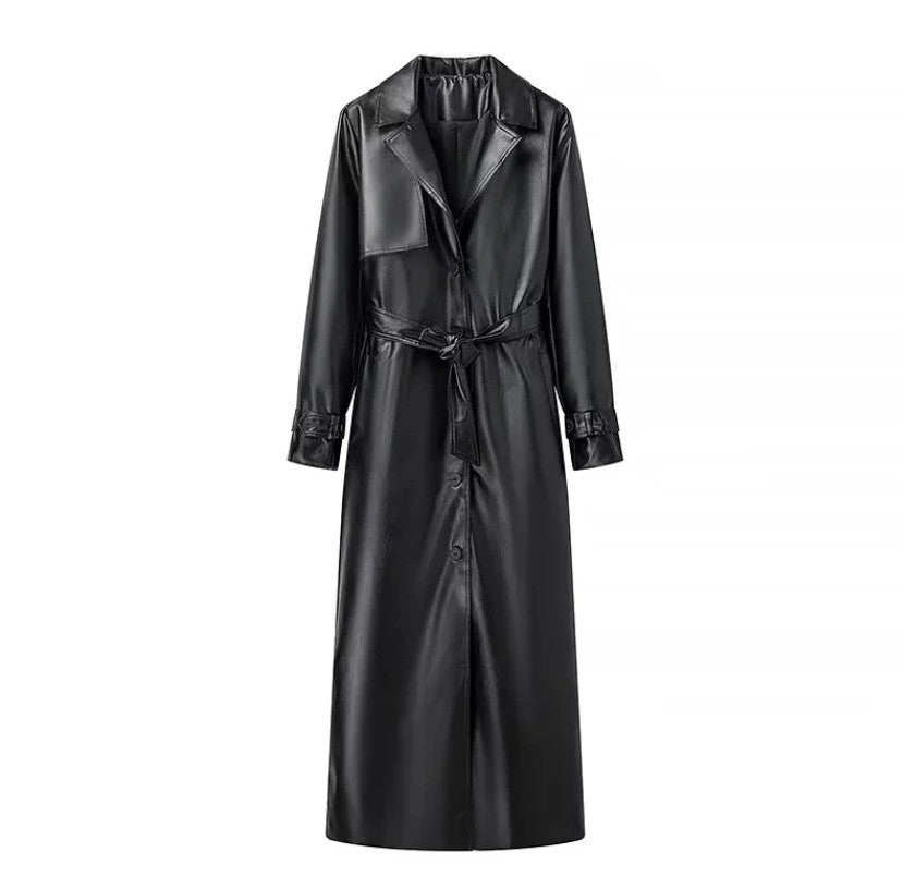 Kvinnors elegant trench coat i modern imitation läderlook med midjebälte Mirla-Eva Jonsson