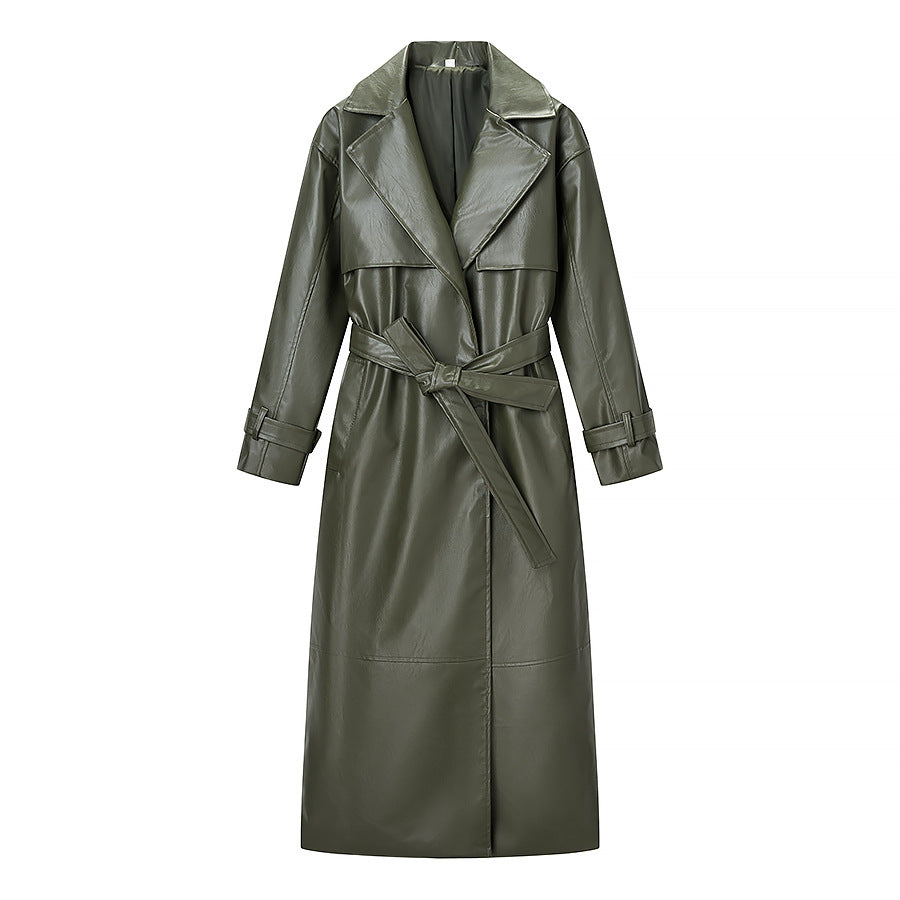 Kvinnors elegant trench coat i modern imitation läderlook med midjebälte Mirla-Eva Jonsson