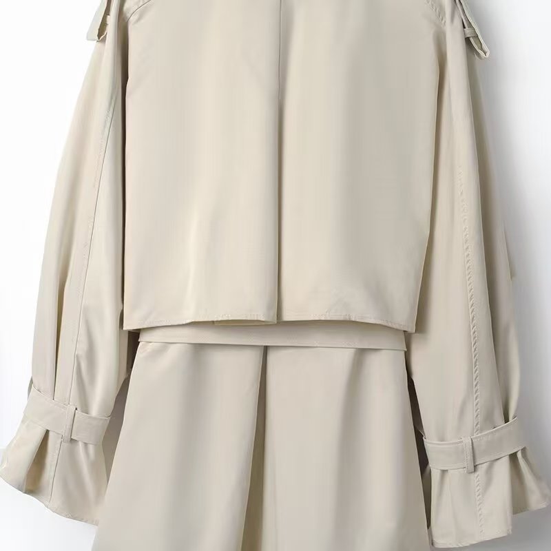 Kvinnors elegant trenchcoat med bälte och oversized krage Mirla-Eva Jonsson