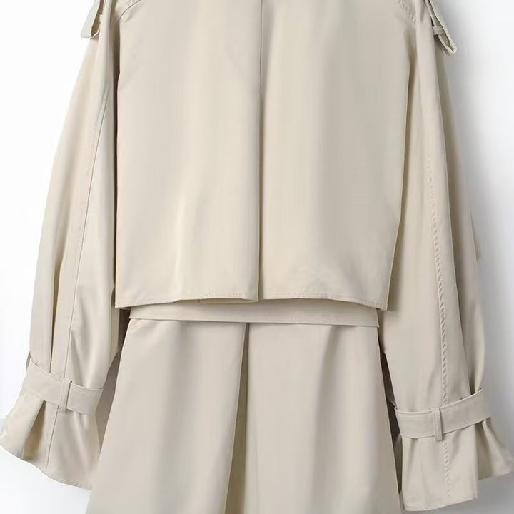 Kvinnors elegant trenchcoat med bälte och oversized krage Mirla-Eva Jonsson