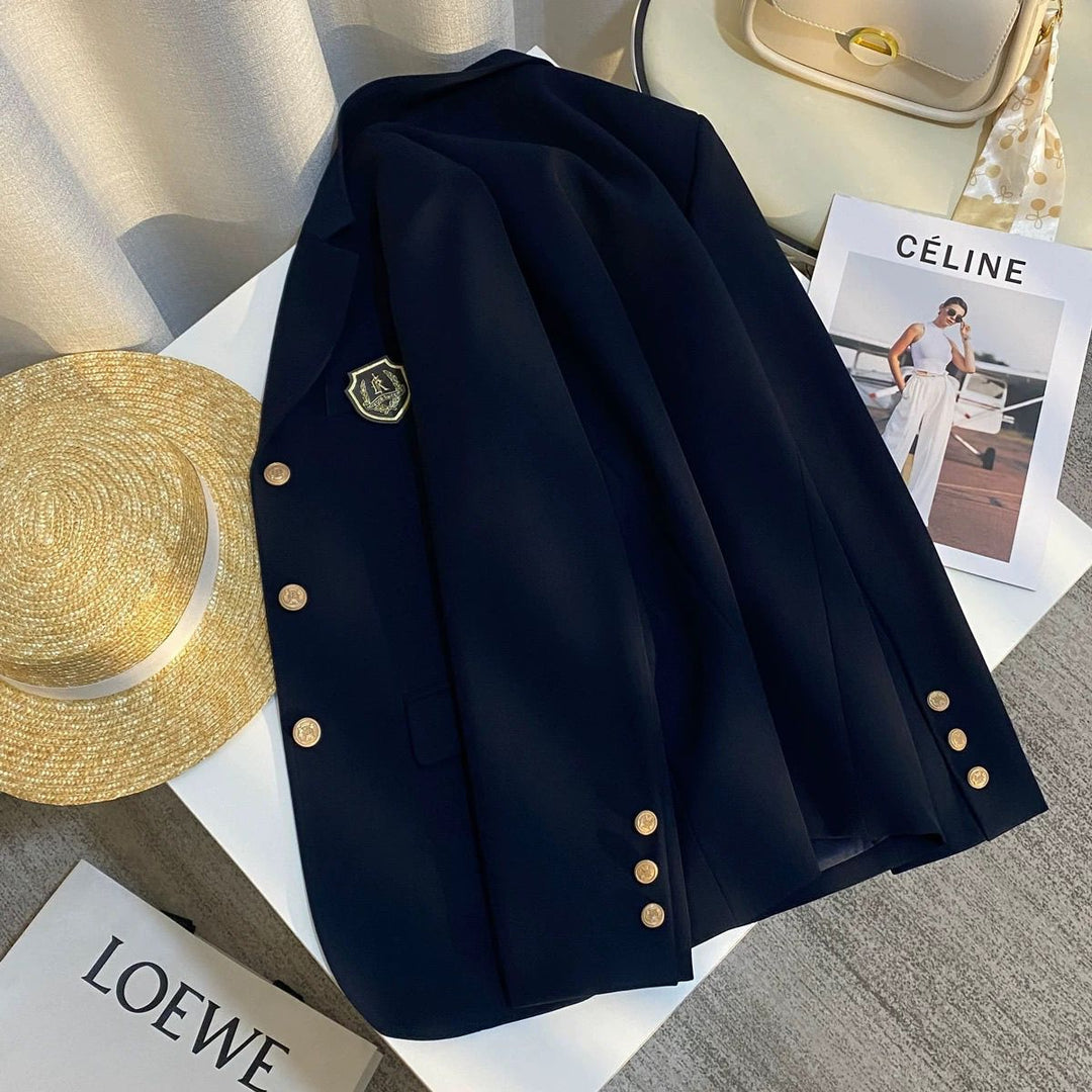 Kvinnors eleganta blazer med gyllene knappar och emblem Mirla-Eva Jonsson
