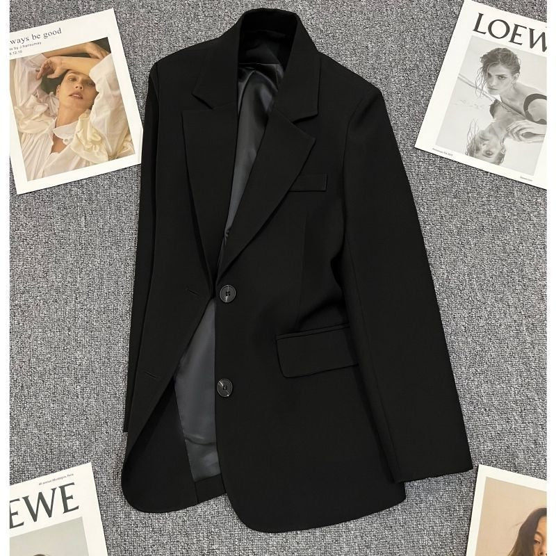 Kvinnors eleganta blazer med skräddarsydd passform och kontrasterande knappar Mirla-Eva Jonsson