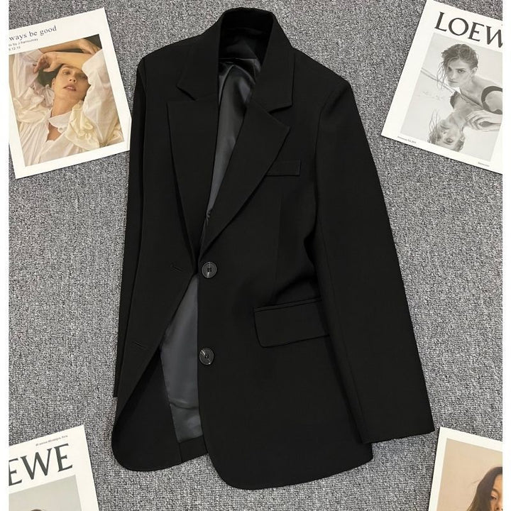 Kvinnors eleganta blazer med skräddarsydd passform och kontrasterande knappar Mirla-Eva Jonsson