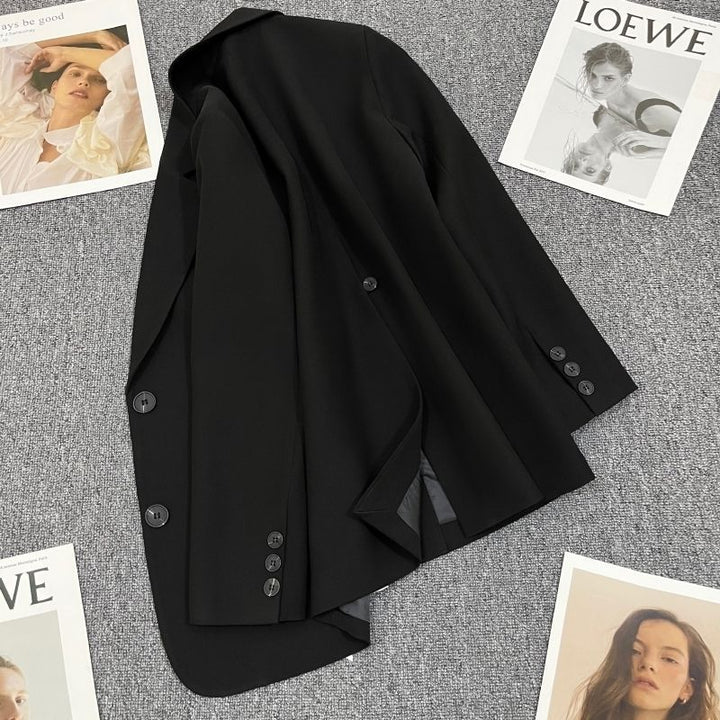 Kvinnors eleganta blazer med skräddarsydd passform och kontrasterande knappar Mirla-Eva Jonsson