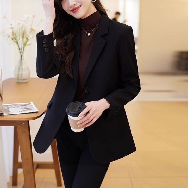 Kvinnors eleganta blazer med strukturerad skärning och tidlösa detaljer Mirla-Eva Jonsson