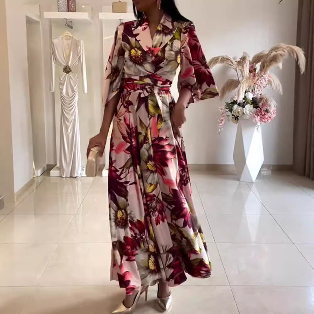 Kvinnors eleganta blommiga klänning med figursydd midja och vida ärmar Mirla-Eva Jonsson