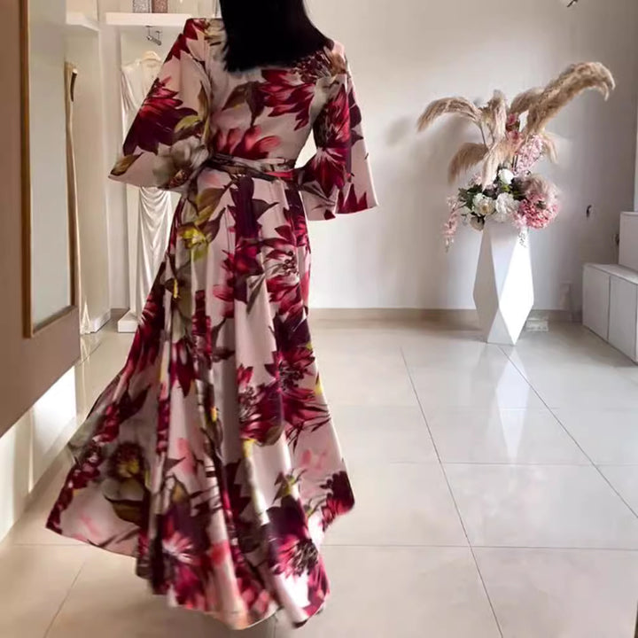 Kvinnors eleganta blommiga klänning med figursydd midja och vida ärmar Mirla-Eva Jonsson