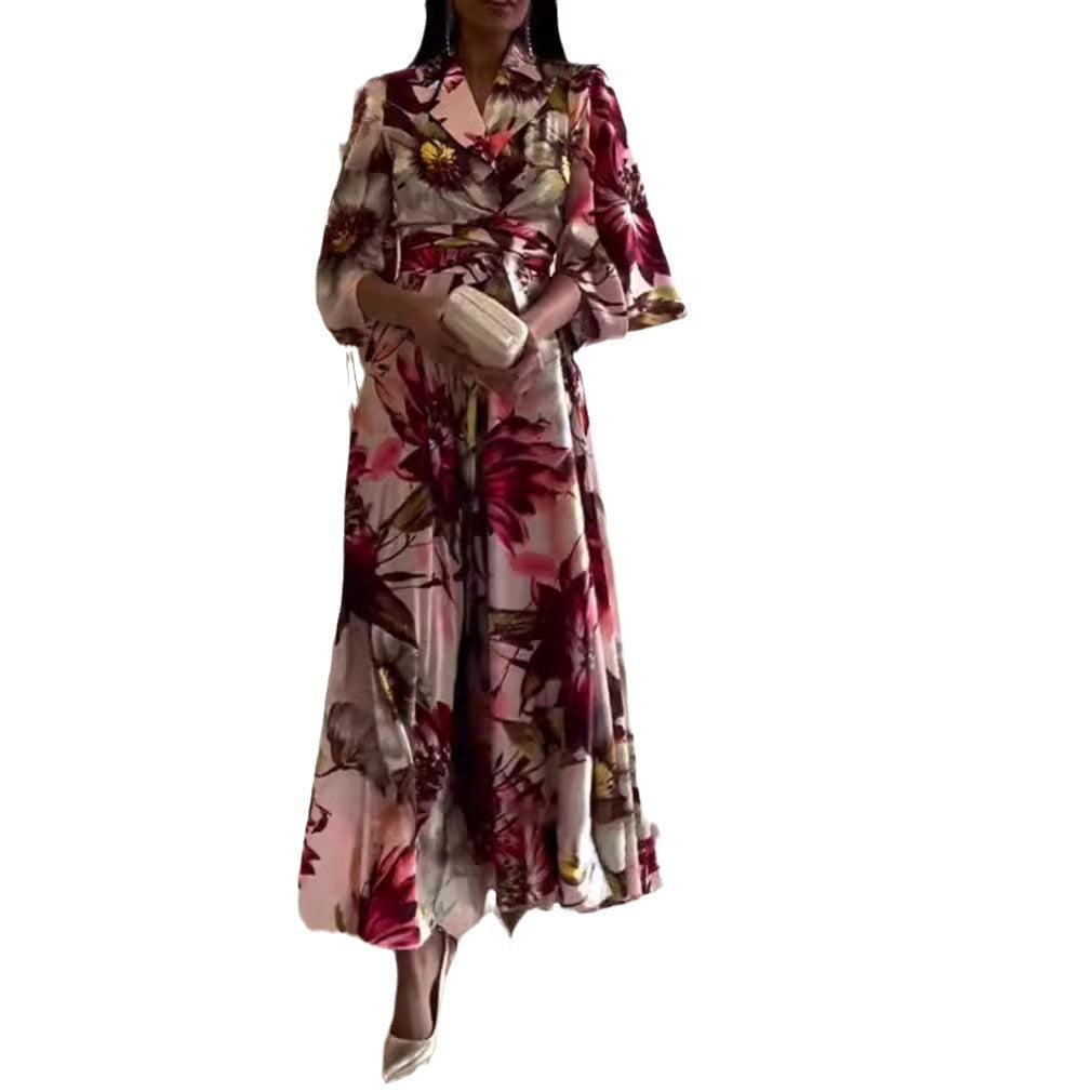 Kvinnors eleganta blommiga klänning med figursydd midja och vida ärmar Mirla-Eva Jonsson